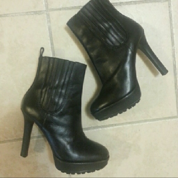 Michael Kors Heeled Leather Boots - Picture 3 of 8